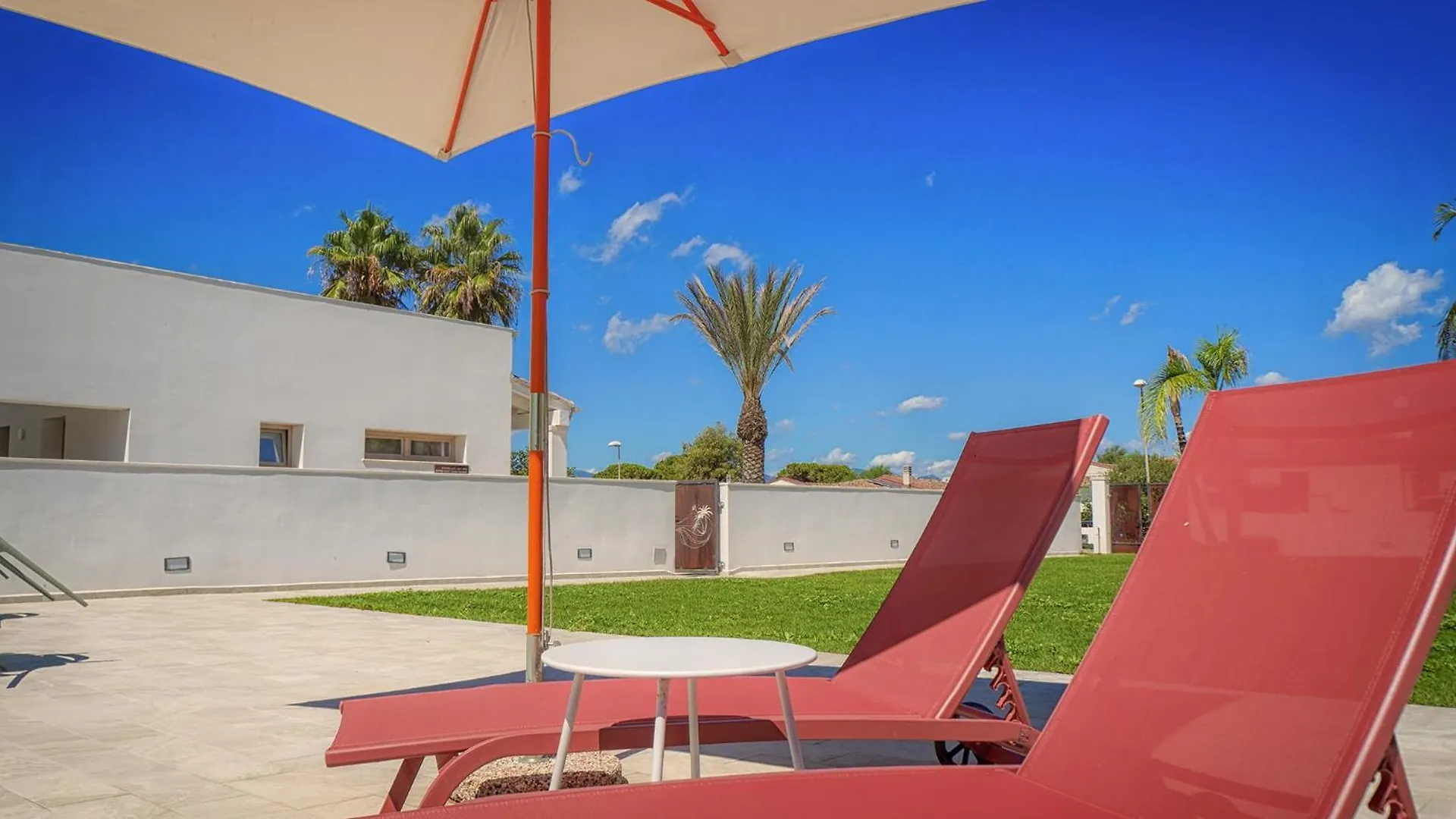 Palm Beach Resort Àrbatax Maison d'hôtes